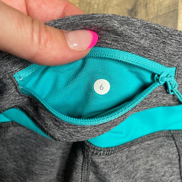 Lululemon Capri Leggings Grey and turquoise run - Picture 8 of 11
